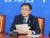 더불어민주당 김성환 정책위의장이 지난 18일 국회에서 열린 국감대책회의에서 발언하고 있다. 장진영 기자