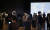 지난 8월 서울 종로구 국립현대미술관에서 개막한 '이건희 컬렉션 특별전: 이중섭'을 찾은 시민들이 전시 작품을 살펴보고 있다. 연합뉴스