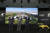 정의선 현대차그룹 회장(왼쪽)과 브라이언 켐프 조지아주 주지사 호세 무노즈 현대차 사장이 25일(현지시간) 조지아주 엘라벨에서 열린 기공식에서 축배를 들고 있다. AP=연합뉴스