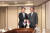 조현동 외교부 제1차관(왼쪽)이 25일 오후 일본 도쿄의 한 호텔에서 모리 다케오 일본 외무성 사무차관과 회담에 앞서 악수하고 있다. 사진 주일한국대사관 