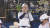 일본 프로야구 센트럴리그에서 우승한 야쿠르트 스왈로즈팀 오가와 주장이 지난달 홈구장 팬들 앞에서 한국어로 "사랑해요"를 외치고 있다. 사진 TV아사히 캡처 