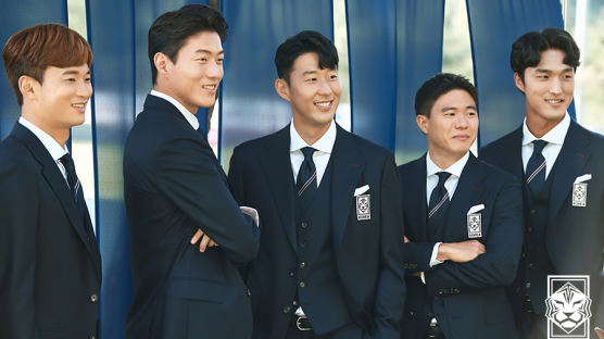 손흥민이 카타르서 입을 수트, "히어로-K11" 한국축구 단복 공개