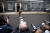 25일 새 영국 총리로 확정된 리시 수낵이 총리관저인 런던 다우닝가 10번지에서 기자회견 하는 모습. [로이터=연합뉴스]