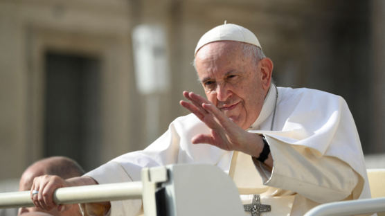 "악마는 포르노서 들어온다, 사제·수녀들도 노출" 교황의 경고
