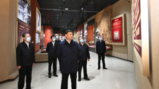 시진핑, 새 지도부 끌고 혁명성지 예안 갔다…부친과 깊은 인연
