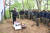 국방부 유해발굴감식단과 육군 102기갑여단 장병들이 2020년 5월, 고(故) 장기수 일병의 유해를 발굴하여 약식제례를 지내고 있는 모습. 사진 국방부