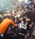 경찰관들이 29일 오후 서울 용산구 이태원 압사사고 현장에서 구조작업을 하고 있다. 사진 SNS 캡처