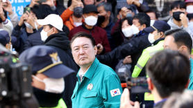 "거리 폭 3.2m"에 尹 말문 막혔다…새벽 동선도 실시간 공개