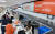 30일 김포공항 국제선 청사에서 오사카로 향하는 승객들이 탑승 수속을 하고 있다. [연합뉴스]