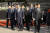 정진석 국민의힘 비대위원장(오른쪽)과 국민의힘 의원들이 31일 오전 서울시청에 마련된 '이태원 이태원 핼러윈 참사' 추모를 위한 합동 분향소를 찾아 헌화후 이동하고 있다. 전민규 기자
