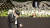 한 시민이 31일 오전 서울시청 광장에 마련된 '이태원 핼러윈 참사' 추모를 위한 합동 분향소를 찾아 헌화를 마친뒤 퇴장하며 눈물을 흘리고있다. 전민규 기자