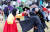 9일 오전 서울 종로구 경복궁에서 열린 2022 가을 궁중문화축전에서 'OK 탈춤' 관노가면극이 펼쳐지고 있다. 뉴스1