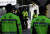 2일 용산구 녹사평역 인근에 마련된 이태원 핼러윈데이 압사 사고 희생자 합동 분향소 앞에 경찰들이 경계근무를 서고 있다. 연합뉴스