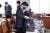 한동훈 법무부 장관이 2일 국회 법사위 전체회의가 파행되자 회의실을 나서고 있다. 김성룡 기자
