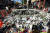 2일 핼러윈데이 압사 사고 희생자 추모공간이 마련된 이태원역 1번 출구 앞에 희생자들을 기리기 위한 국화꽃 등이 놓여 있다. 연합뉴스