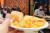 넷플릭스 음식 프로그램에 나온 '카사 다니'는 토르티야 음식으로 유명하다. 저렴하면서도 든든한 한 끼 식사다.