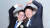 2019년 12월 당시 경기도지사였던 이재명 더불어민주당 대표(왼쪽)와 경기도 대변인이었던 김용 민주연구원 부원장이 판교에서 열린 ‘김용의 북콘서트’에 참석해 사진을 찍고 있다. 중앙포토