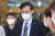 이창용 한국은행 총재가 지난달 26일 오후 서울 중구 은행회관에 도착, 시중 은행장들과 만찬 회동에 참석하기 위해 이동하고 있다. 연합뉴스