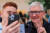 팀 쿡 애플 CEO가 지난 9월 미국 뉴욕 맨해튼에서 열린 아이폰14 공개 행사에서 고객과 함께 사진을 찍고 있다. 로이터=연합뉴스