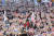  전광훈 목사가 이끄는 자유통일당 등 보수단체 관계자들이 10월 29일 오후 서울 종로구 세종대로 일대에서 열린 '주사파 척결 국민대회'에 참석해 손팻말을 들며 환호하고 있다. 뉴스1