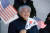 전광훈 사랑제일교회 목사가 지난 2월 23일 오후 광주 북구 광주역 광장에서 열린 집회에서 태극기와 성조기를 함께 들고 참석했다. 뉴스1