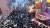지나달 29일 밤 서울 용산구 이태원동 해밀톤 호텔 부근 도로에 시민들이 몰려 있다. 이날 핼러윈 행사 중 인파가 넘어지면서 다수 사상자가 발생했다. 연합뉴스
