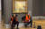  ‘마지막 세대(라스트 제너레이션)’의 환경 운동가들이 23일(현지시간) 독일 포츠담의 바르베리니 미술관에 있는 프랑스 인상파 화가 클로드 모네 작품에 ‘건초더미’에 접근해 으깬 감자(mashed potato)를 투척한 뒤,미술관 벽에 자신들의 손을 접착제로 고정하는 퍼포먼스를 벌이고 있다. AP=연합뉴스