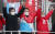 대선 기간이던 지난 2월 17일 윤석열 국민의힘 대선 후보(가운데)가 서울 종로구 동묘앞역 인근에서 지지를 호소하고 있다. 종로 보궐선거에 출마한 최재형 전 감사원장(오른쪽)과 대선 경선에 참여했던 유승민 전 의원(왼쪽)이 함께했다. 국회사진기자단