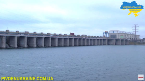 우크라 남부에 물 대는 카호우카 댐…"포격에 갑문 파손"