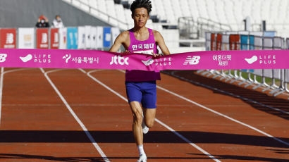 장거리 기대주 김건오, JTBC 마라톤 국내 남자부 1위