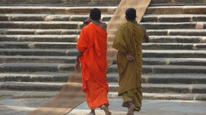 "가난 때문에…" 캄보디아서 승려로 위장한 남성 3명 체포