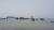탄자니아 서북부 도시 부코바 인근 빅토리아 호수에 6일(현지시간) 여객기가 불시착해 구조대원들이 승객을 구조하고 있다. AP=연합뉴스