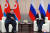 김정은 북한 국무위원장과 블라디미르 푸틴 러시아 대통령이 2019년 4월 정상회담에 앞서 모두발언을 하며 웃고 있는 모습. 연합뉴스