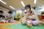 지난 7일 오전 광주 북구청직장어린이집에서 열린 안전체험교실에서 원생들이 심폐소생술(CPR) 교육을 받고 있다. 연합뉴스