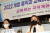 지난 8월 15일 오후 서울 용수산 비원점에서 전국국악교육자협의회 주최로 열린 '2022 개정 음악과 교육과정의 부당성 고발 및 약속 이행 촉구 성명서 발표 기자회견'에서 가수 송가인이 의견을 말하고 있다. 연합뉴스