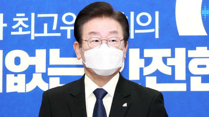 檢 민주당사 압색 날…이재명은 "희생자 이름·영정 공개하라"
