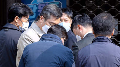[속보] 검찰, 민주당사 진입…정진상 사무실 압수수색 착수