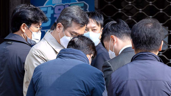 [속보] 검찰, 민주당사 진입…정진상 사무실 압수수색 착수
