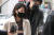 지난해 12월 9일 대규모 환불 사태를 일으킨 머니포인트의 운영사 권남희 머지플러스 대표가 영장실질심사를 받기 위해 서울 양천구 남부지법으로 출석하고 있는 모습. 뉴스1