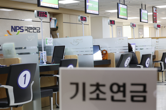 "정치인들, 나랏돈으로 선심 쓰나" 한국연금학회장의 쓴소리