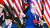 트럼프 전 미국 대통령이 지난 10월 중간선거 지원유세 현장에서 지지자들에게 모자를 덙져주고 있다. 연합뉴스