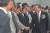 1999년 9월 22일 당시 윤관 대법원장이 퇴임식을 마치고 후배 법관, 대법 직원들과 인사하고 있다. 중앙포토