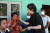 윤석열 대통령 부인 김건희 여사가 지난 12일(현지시간) 캄보디아 프놈펜에서 선천성 심장질환을 앓고 있는 14세 아동의 집을 찾아 가족을 위로하고 있다. 뉴스1