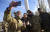 볼로디미르 젤렌스키 대통령(왼쪽에서 두번째)이 14일(현지시간) 최근 탈환한 남부 도시 헤르손을 방문해 장병들을 격려했다. EPA=연합뉴스