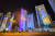 14일 밤 카타르 도하 웨스트베이에 있는 빌딩에 네이마르(브라질)를 비롯한 유명 축구선수들의 사진이 걸려 있다.