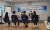 지난 10월 한국해양대에서 마련한 부산 공공기관 취업 대비 면접 연습에 참여한 학생들이 모의 면접관의 질문에 대답하고 있다. 사진 한국해양대 