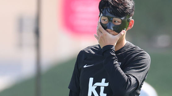 손흥민은 다 준비했구나…월드컵서 '7번' 지운 마스크 쓴다, 왜