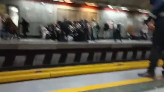 지하철서 총 쏘고 돌아다니며 女 마구 팼다…이란 경찰 파문 [영상]