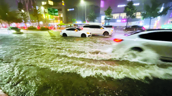 8월 서울 호우 500년에 한번 꼴 이변…"유럽 홍수와는 차원이 달라"