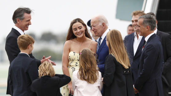 바이든 손녀, 백악관서 결혼…현직 대통령 손녀 결혼은 처음